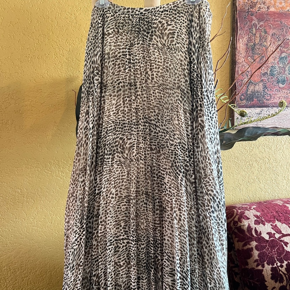Vince Camuto skirt size 10 Animal Print, pleated,32” waist, 52+” hip.